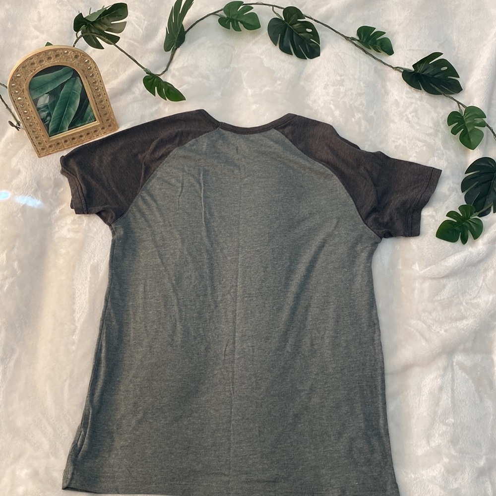 Geometric Pattern T-Shirt - Picture 6 of 6